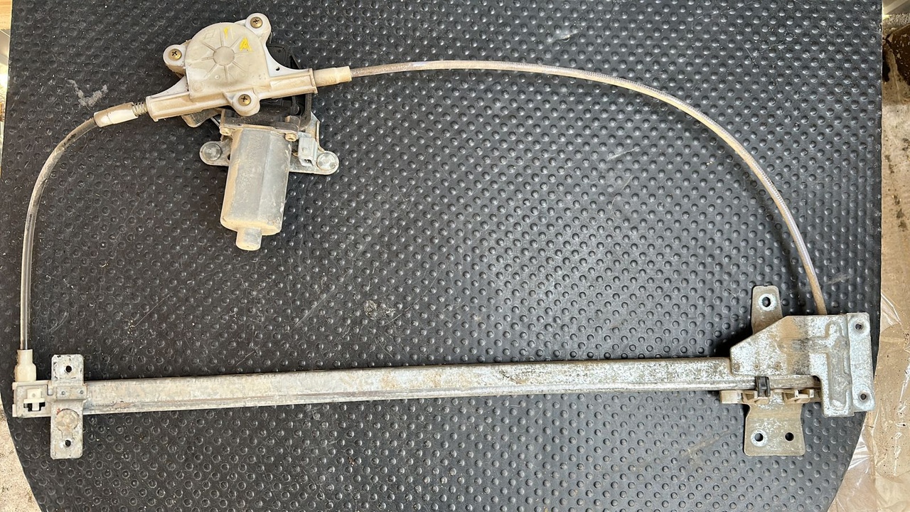 Стеклоподъёмник передний левый Mercedes Vito/W638 1996-2003