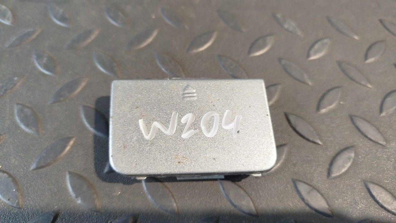 Крышка буксировочного крюка Mercedes C/W204 2006-2015