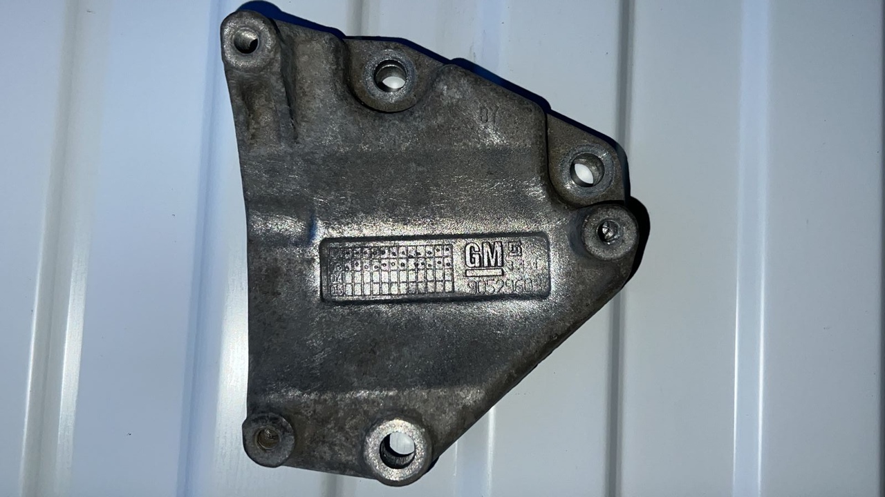 Кронштейн компрессора кондиционера Opel Astra/H 2004-2014