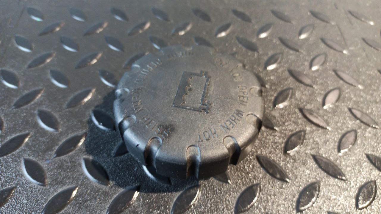 Крышка расширительного бачка Mercedes C/W203 2000-2008