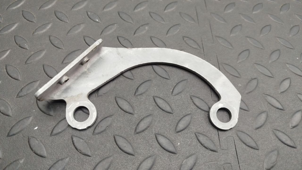 Кронштейн патрубка Mercedes C/W203 2000-2008