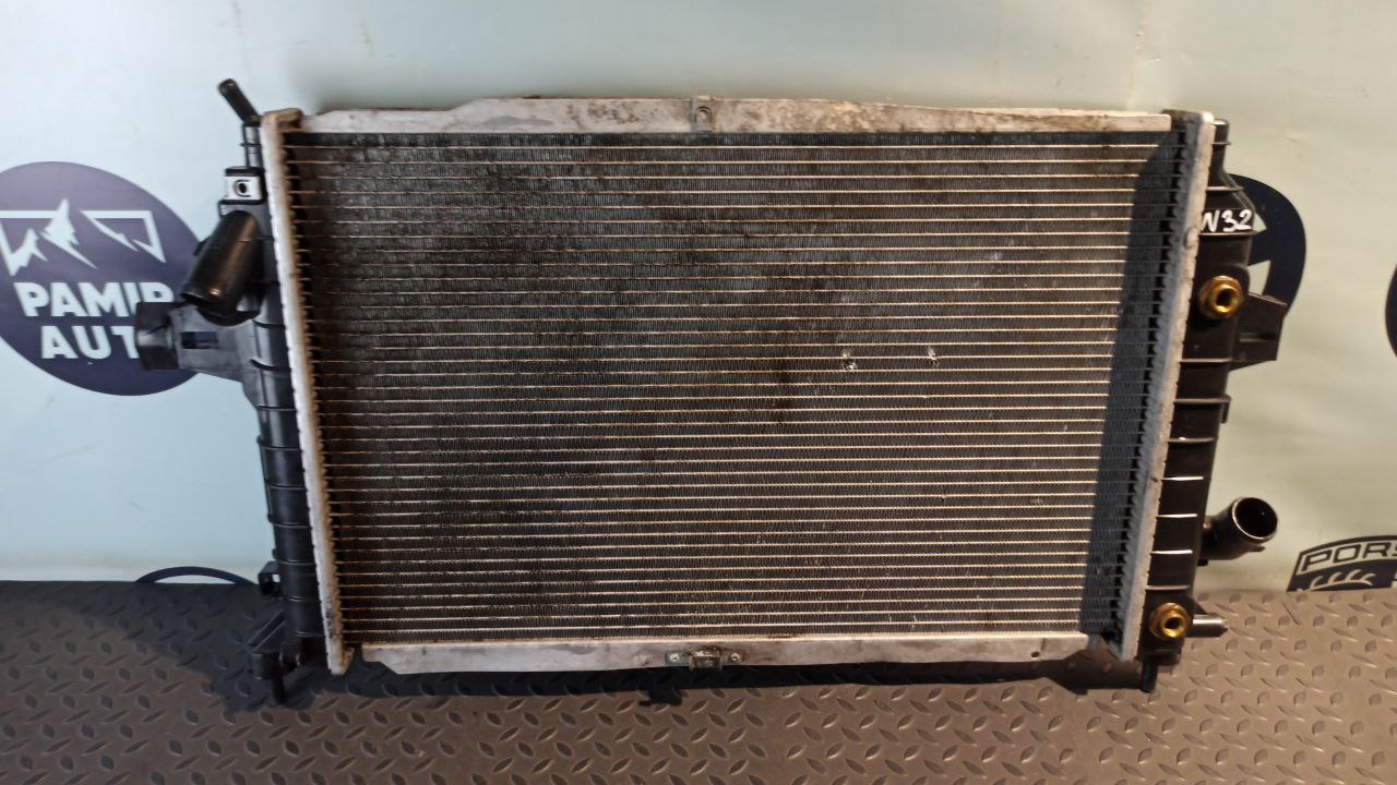 Радиатор ОЖ Opel Zafira/B 2005-2014