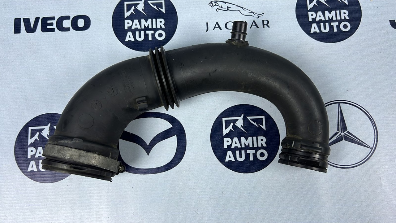 Патрубок воздушного фильтра Opel Vivaro/A 2001-2014