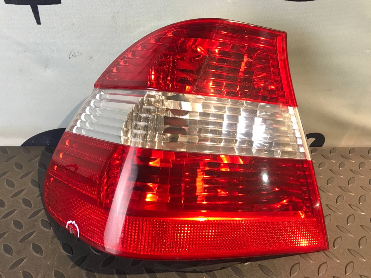 Фонарь задний наружный левый BMW 3/E46 1998-2007