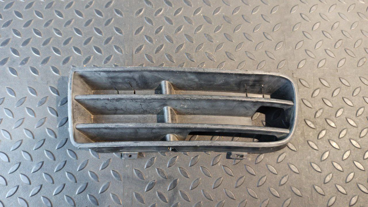 Решетка в бампер левая Volkswagen Golf/4 1997-2006