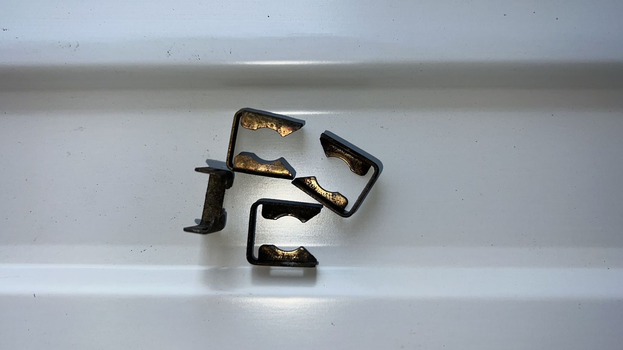 Скоба топливной форсунки Opel Astra/H 2004-2014