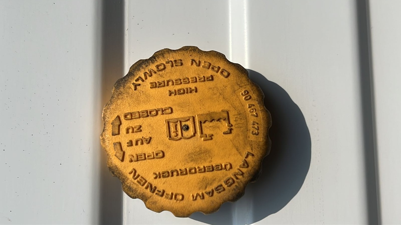 Крышка расширительного бачка Opel Astra/H 2004-2014