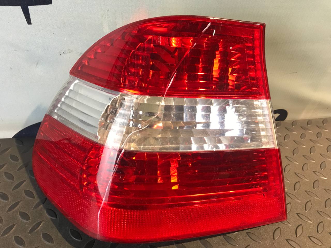 Фонарь задний наружный левый BMW 3/E46 1998-2007