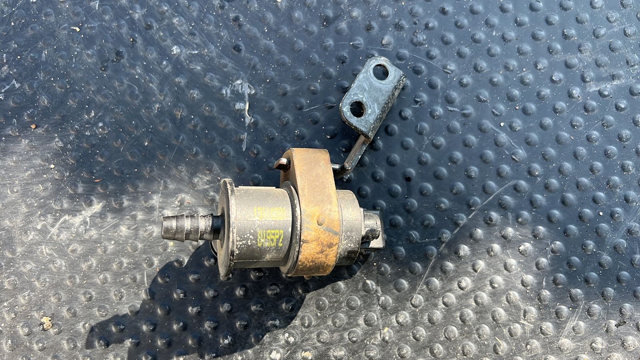 Клапан вентиляции топливного бака Opel Astra/H 2004-2014