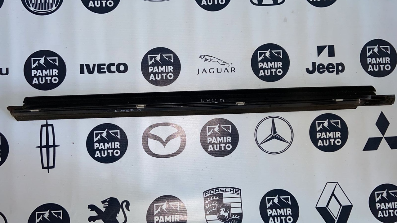 Уплотнитель двери передний левый Mercedes E/W211 2002-2009