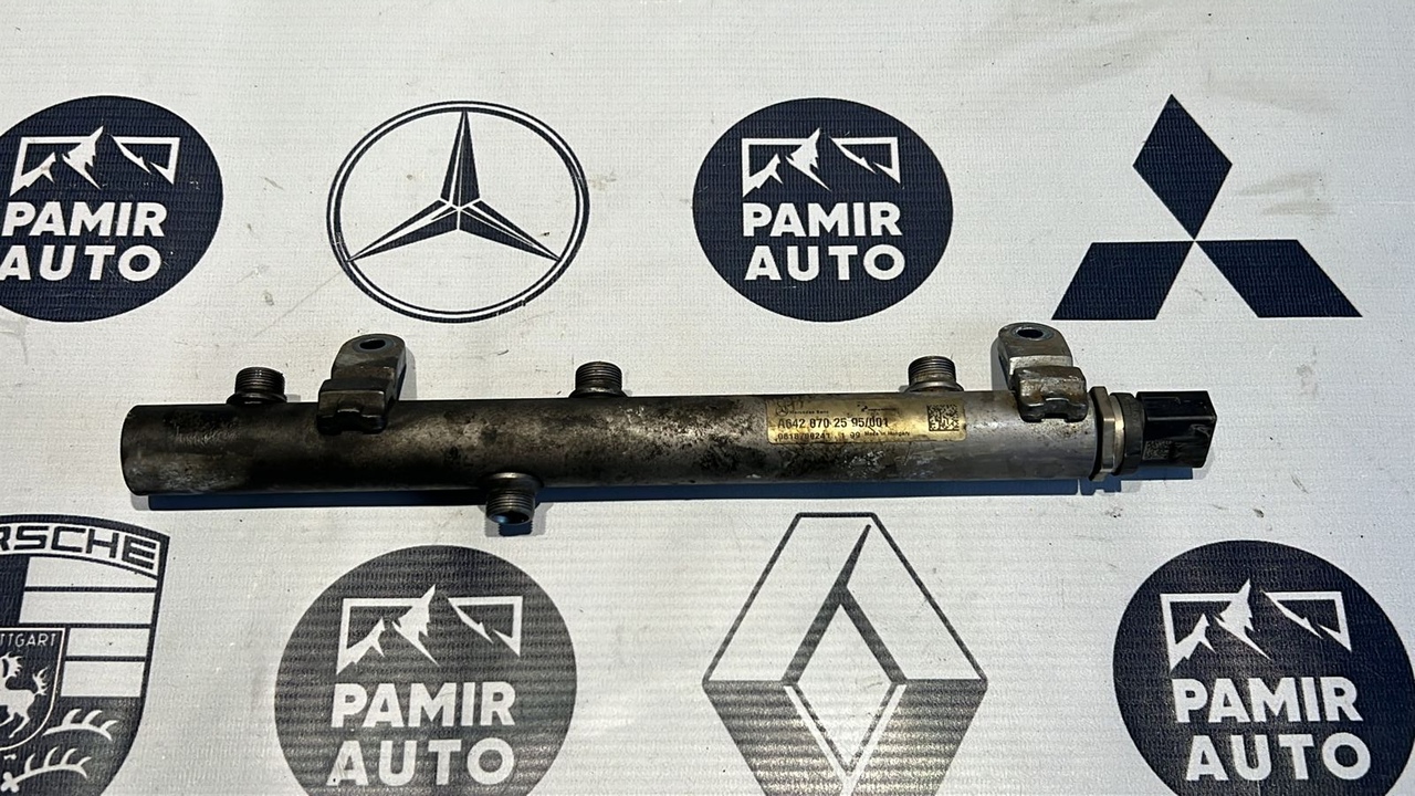 Рампа топливная правая Mercedes E/W211 2002-2009