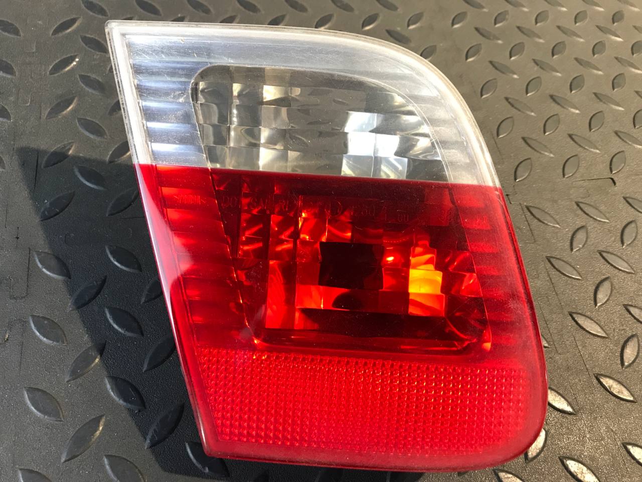 Фонарь задний внутренний левый BMW 3/E46 1998-2007