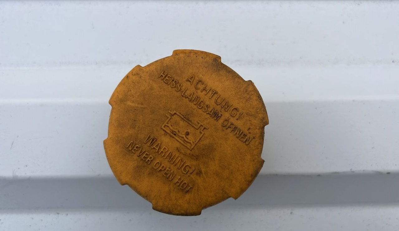 Крышка расширительного бачка Opel Astra/H 2004-2014