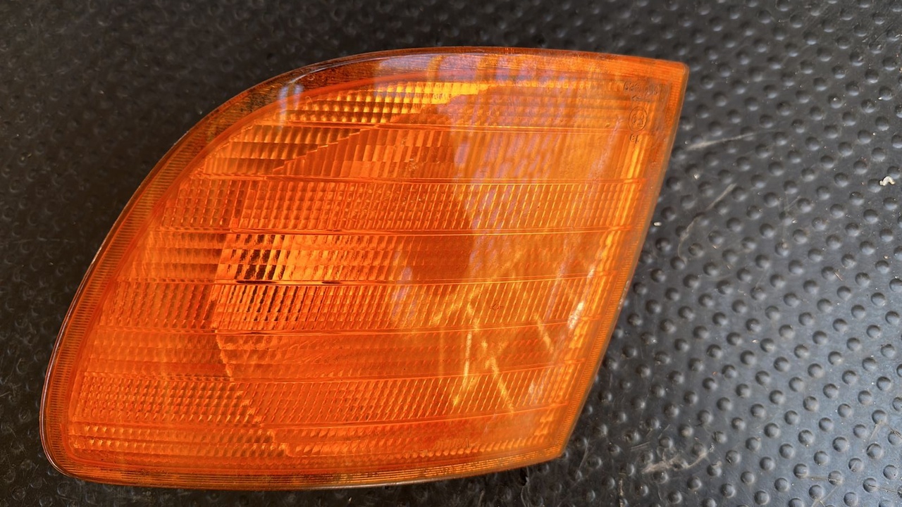 Поворотник левый Mercedes Vito/W638 1996-2003