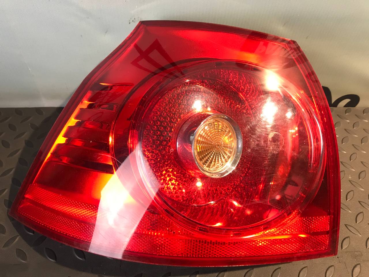 Фонарь задний наружный левый Volkswagen Golf/5 2003-2009