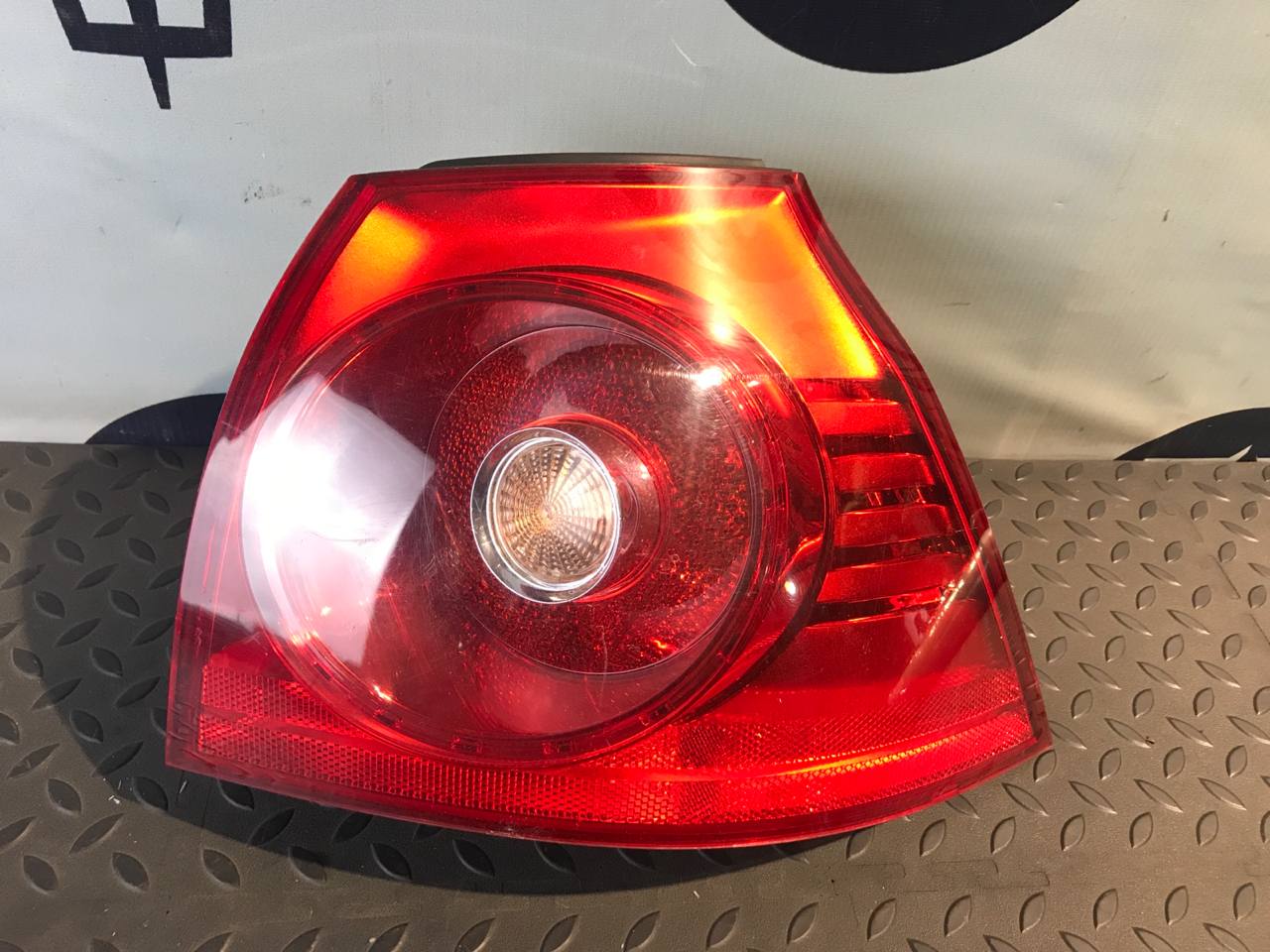 Фонарь задний наружный правый Volkswagen Golf/5 2003-2009