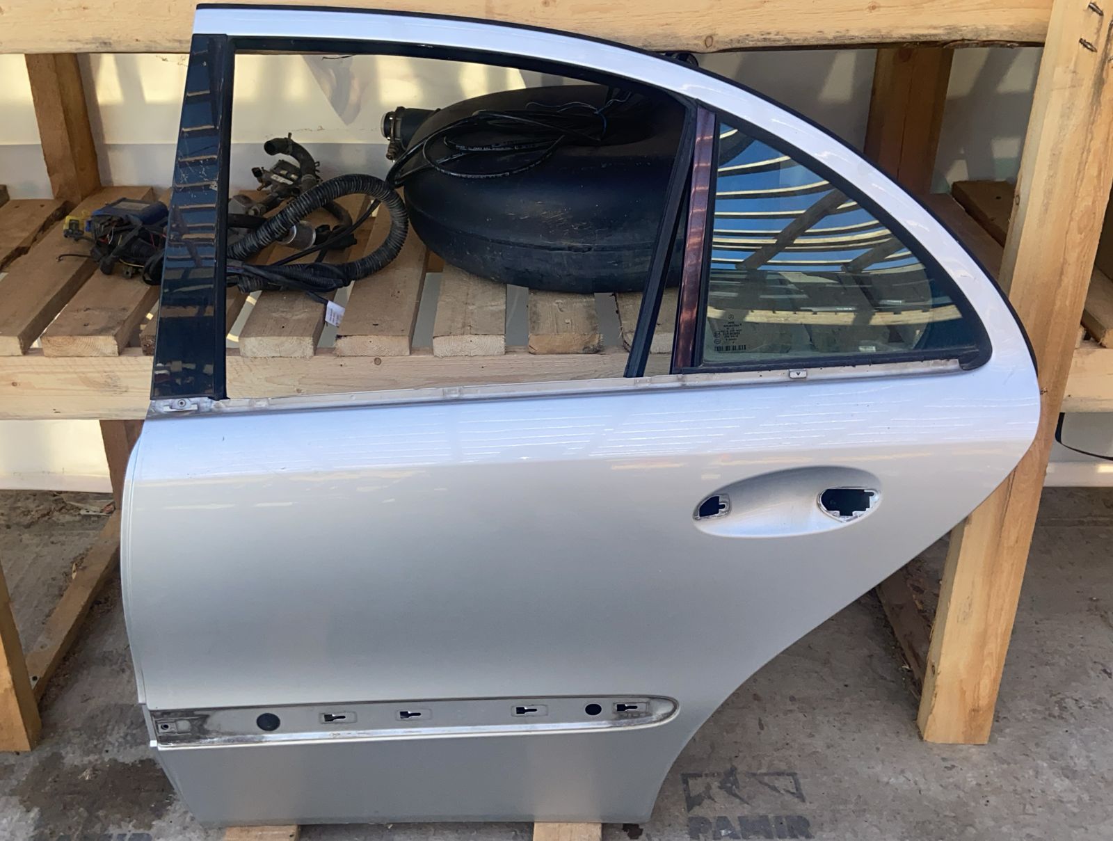 Дверь задняя левая Mercedes E/W211 2002-2009
