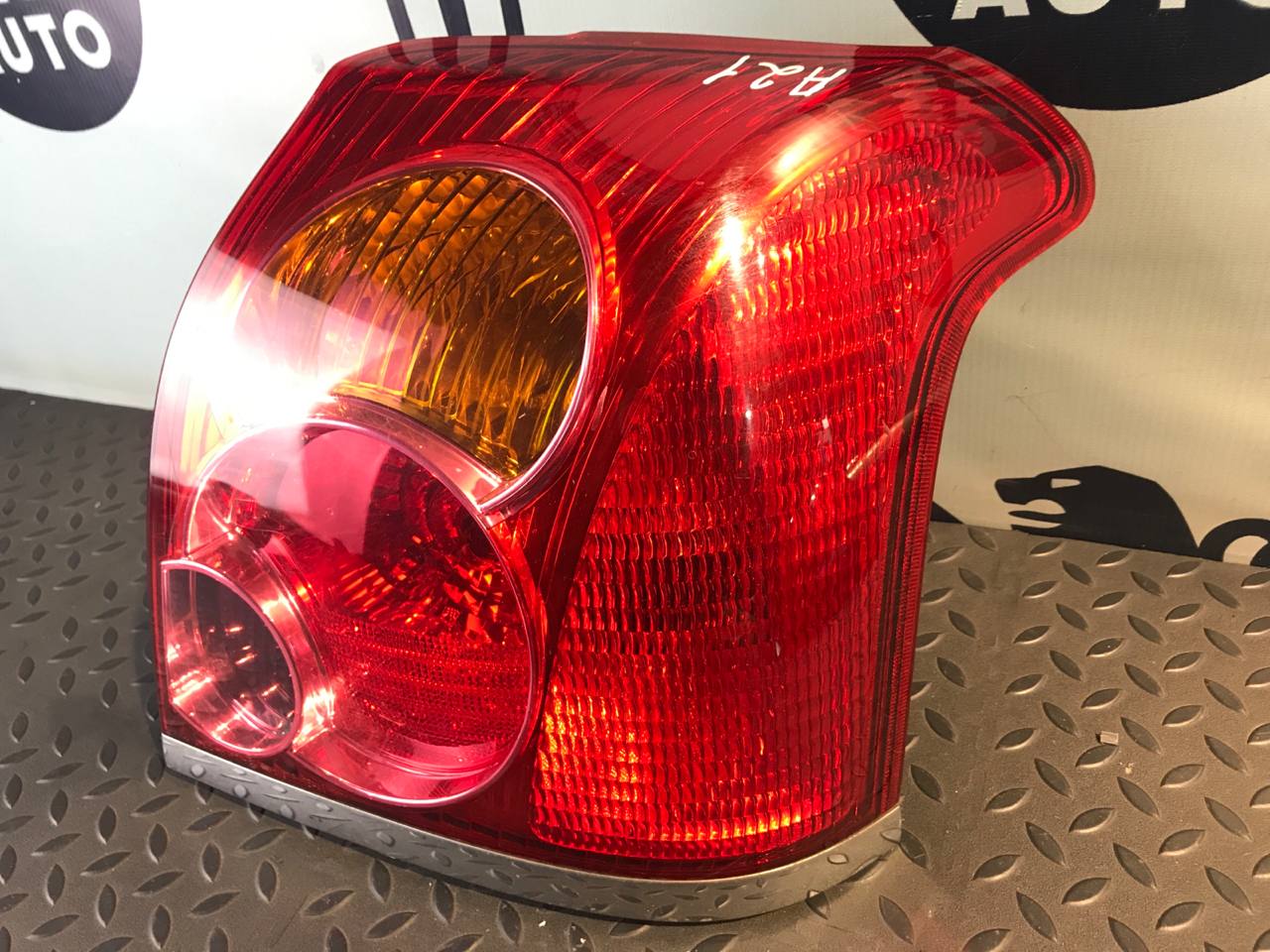 Фонарь задний правый Toyota Avensis/2 2003-2009