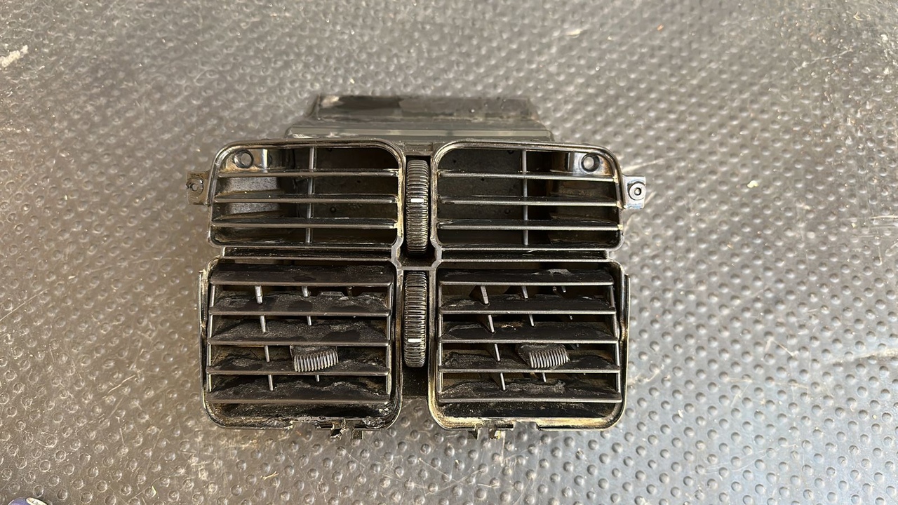 Дефлектор воздушный центральный Mercedes Vito/W638 1996-2003