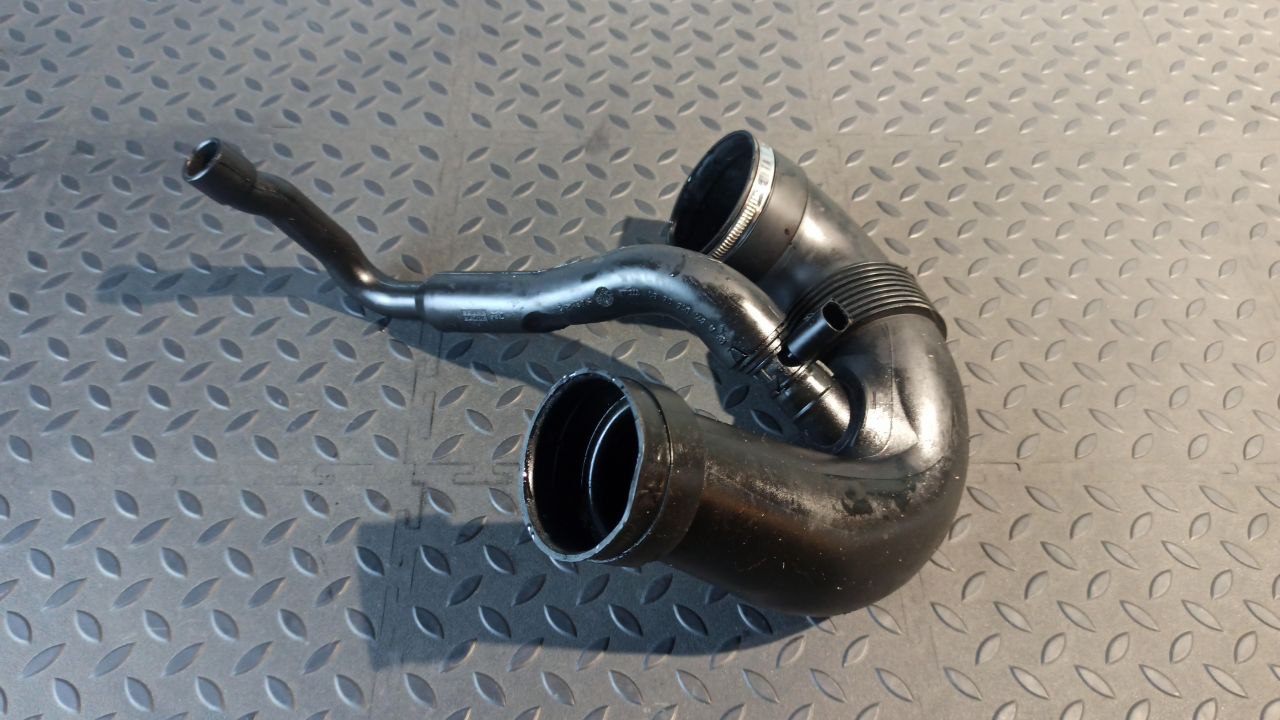 Патрубок воздушного фильтра Mercedes C/W203 2000-2008