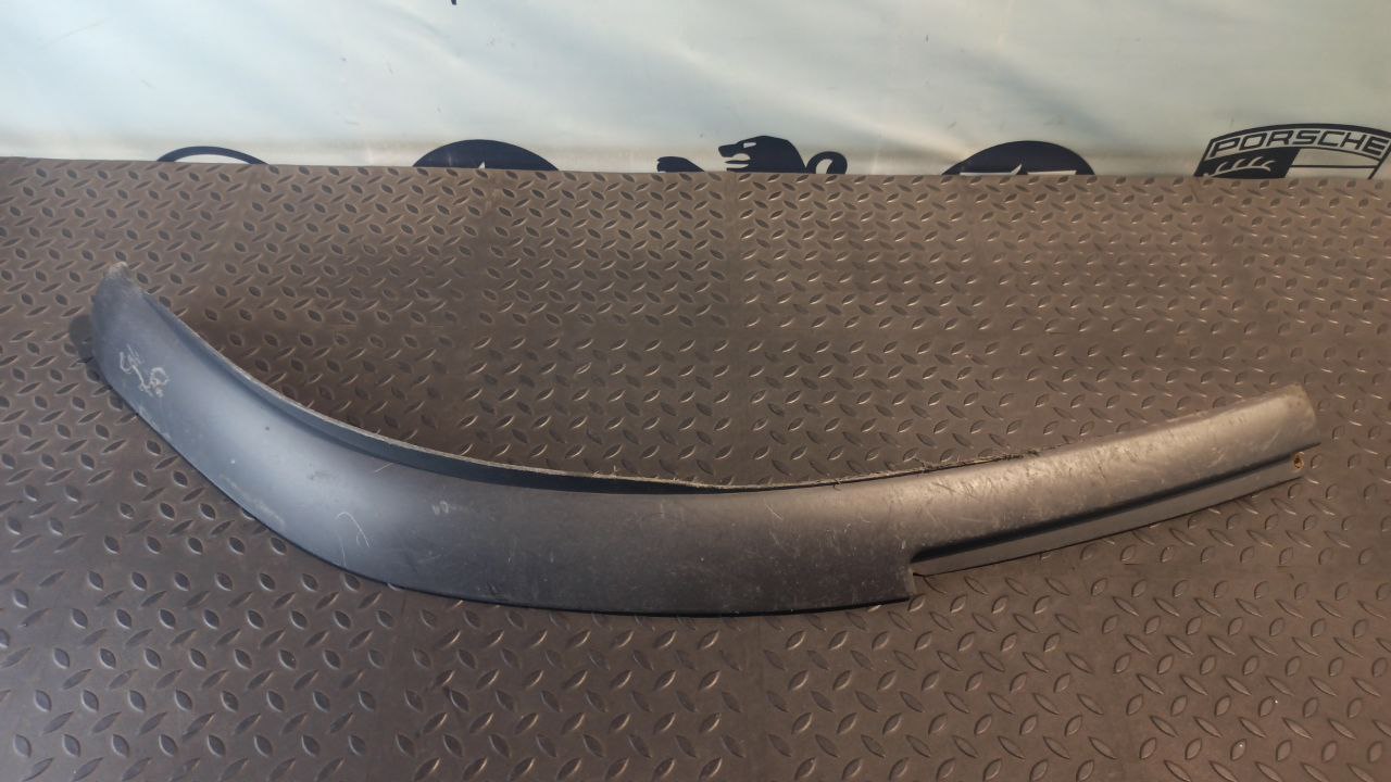 Спойлер бампера (Юбка) левый Toyota Avensis/2 2003-2009