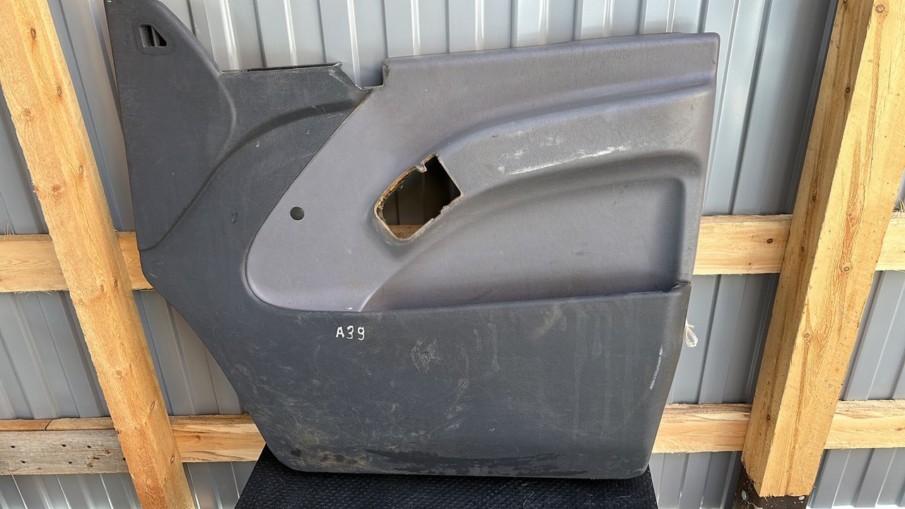 Обшивка двери передняя правая Mercedes Vito/W638 1996-2003