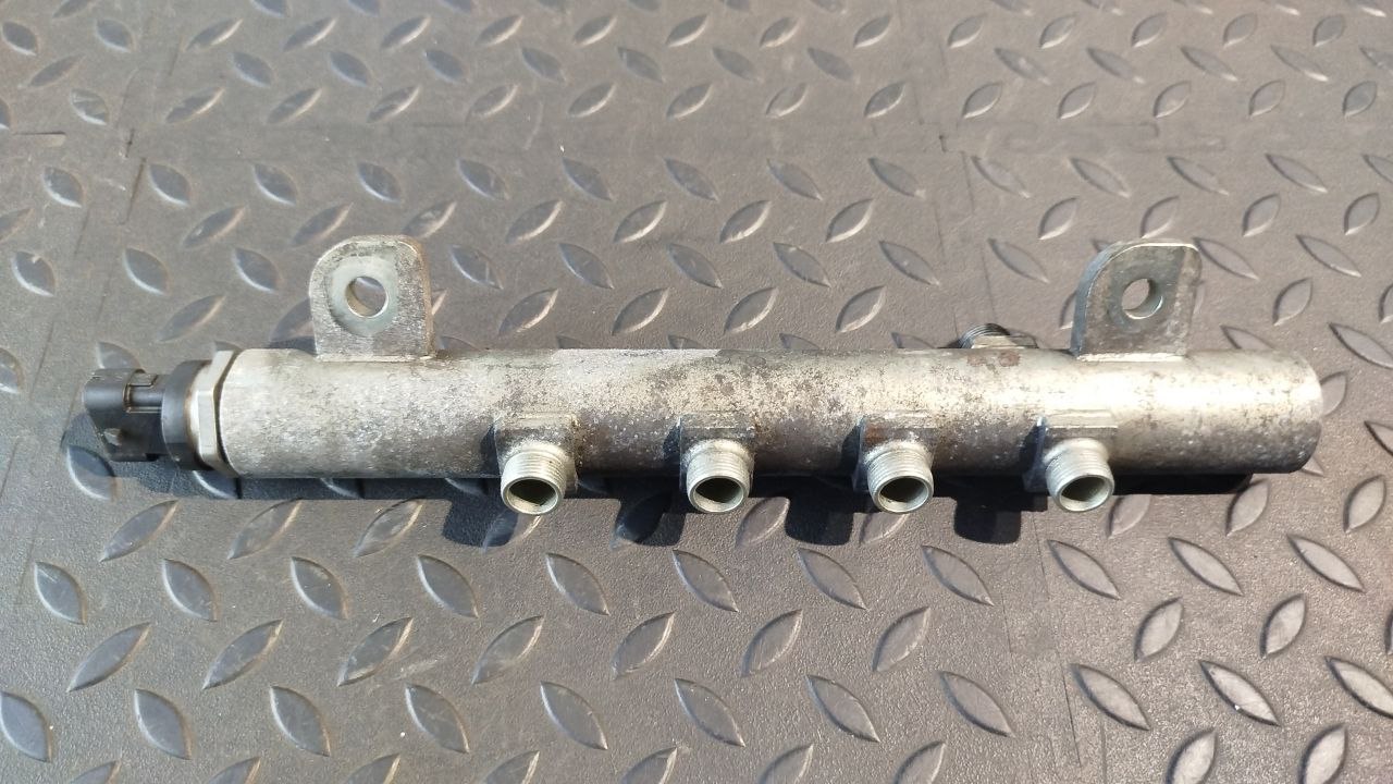 Рампа топливная Opel Zafira/B 2005-2014