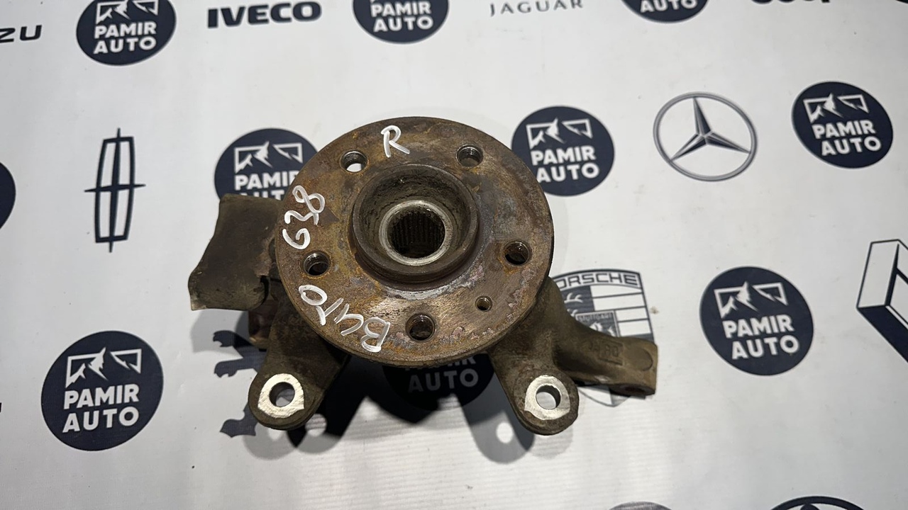 Кулак поворотный передний правый Mercedes Vito/W638 1996-2003