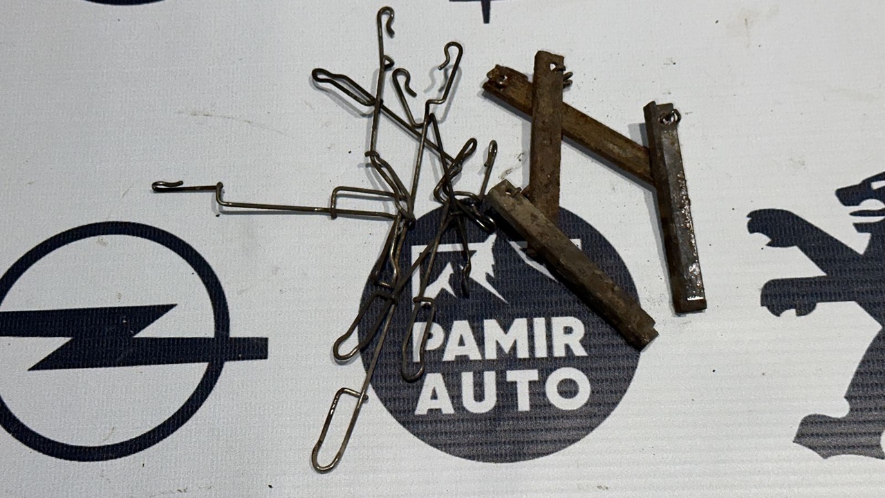 Скоба тормозной колодки задняя Mercedes Vito/W638 1996-2003