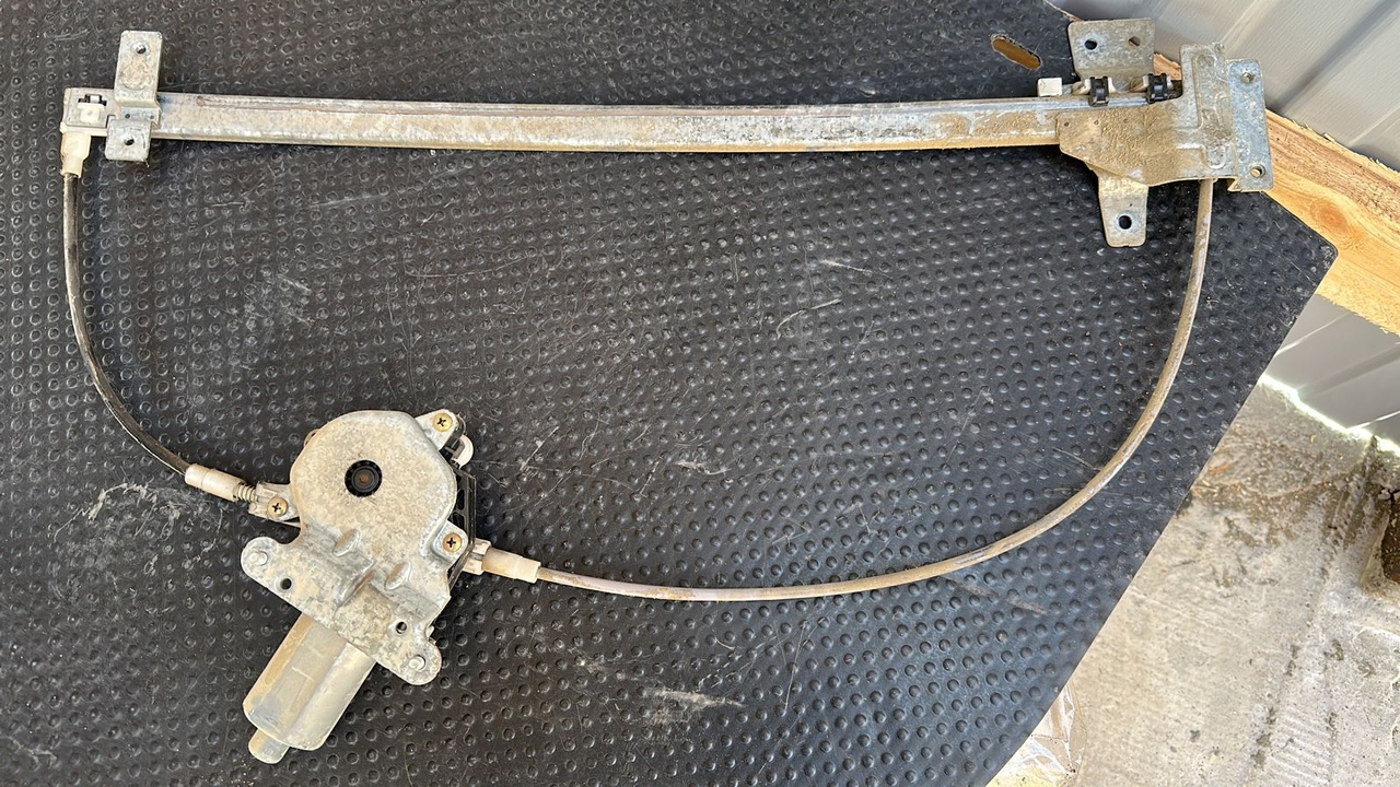 Стеклоподъёмник передний правый Mercedes Vito/W638 1996-2003