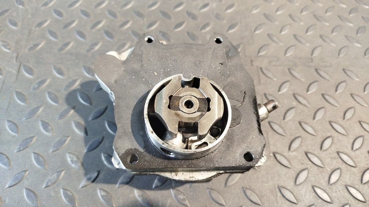 Насос вакуумный Opel Zafira/B 2005-2014