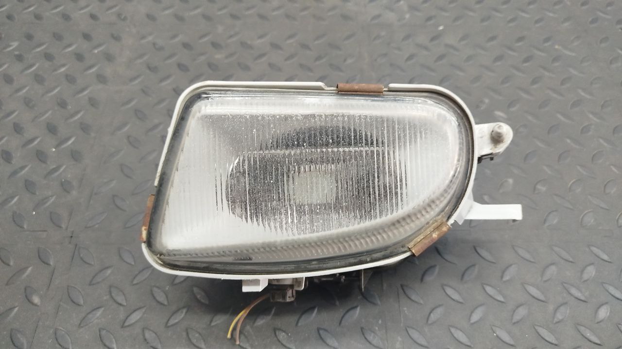 Фара противотуманная левая Mercedes E/W210 1995-2003