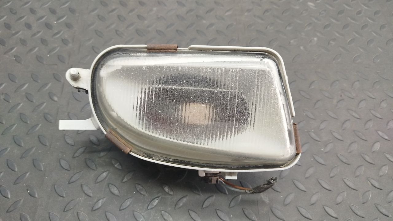 Фара противотуманная правая Mercedes E/W210 1995-2003