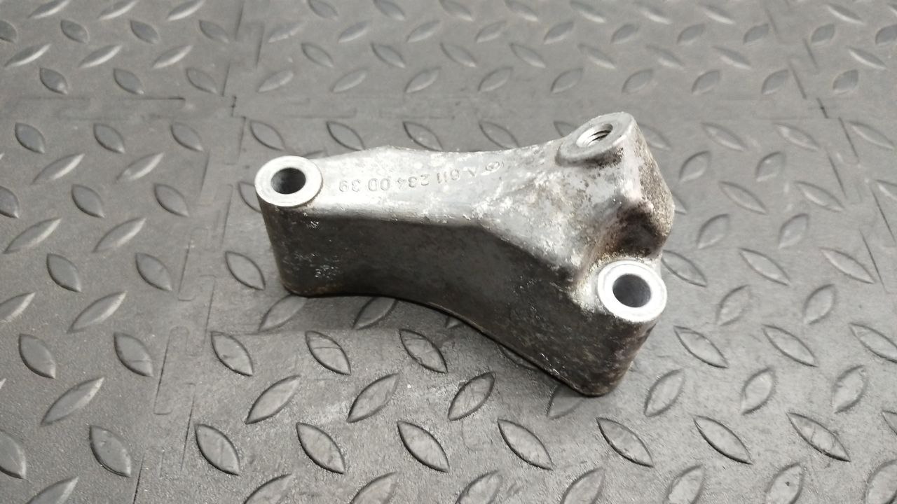 Кронштейн компрессора кондиционера Mercedes C/W202 1993-2001