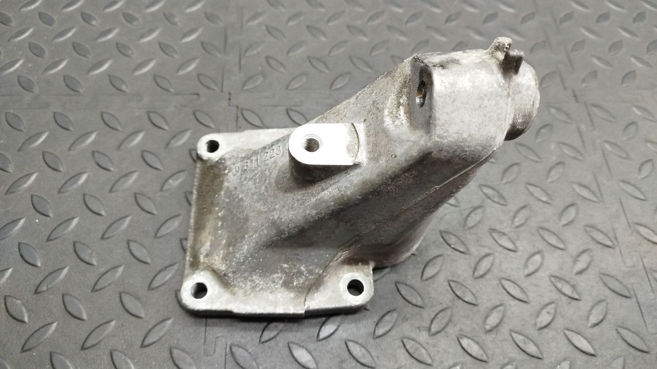 Кронштейн двигателя Mercedes C/W202 1993-2001