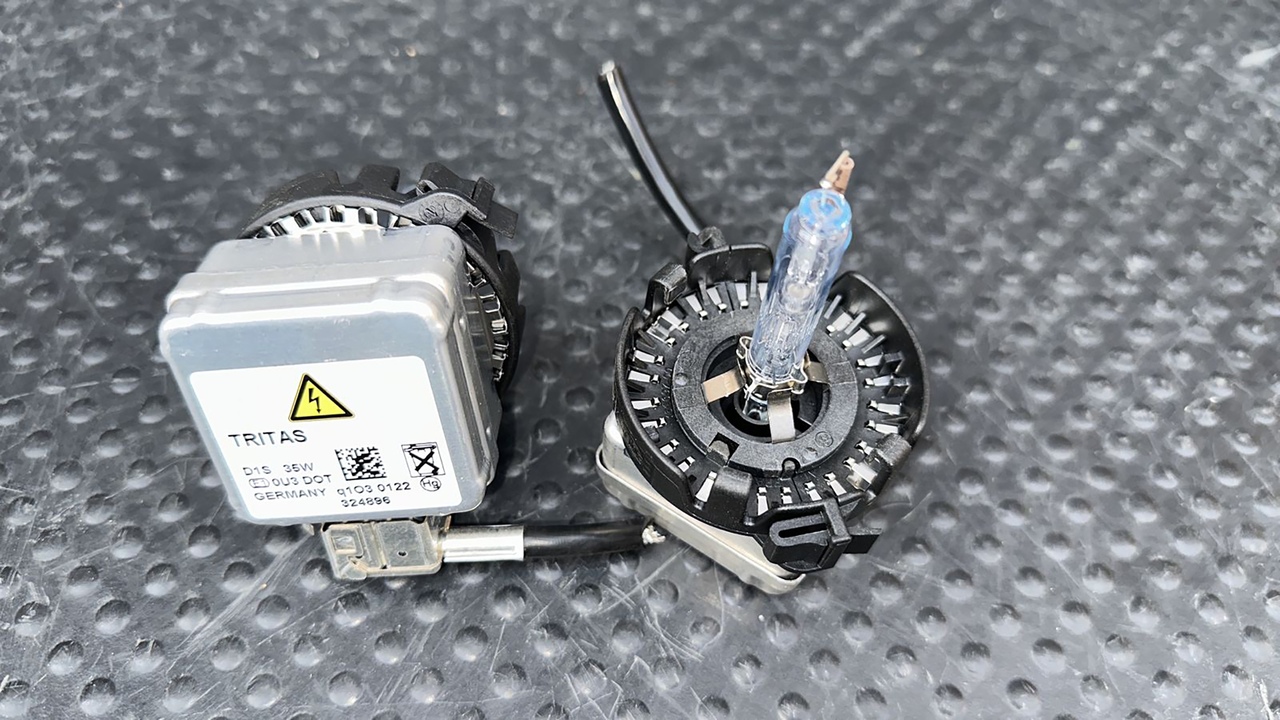 Лампа ксенон Mercedes E/W211 2002-2009