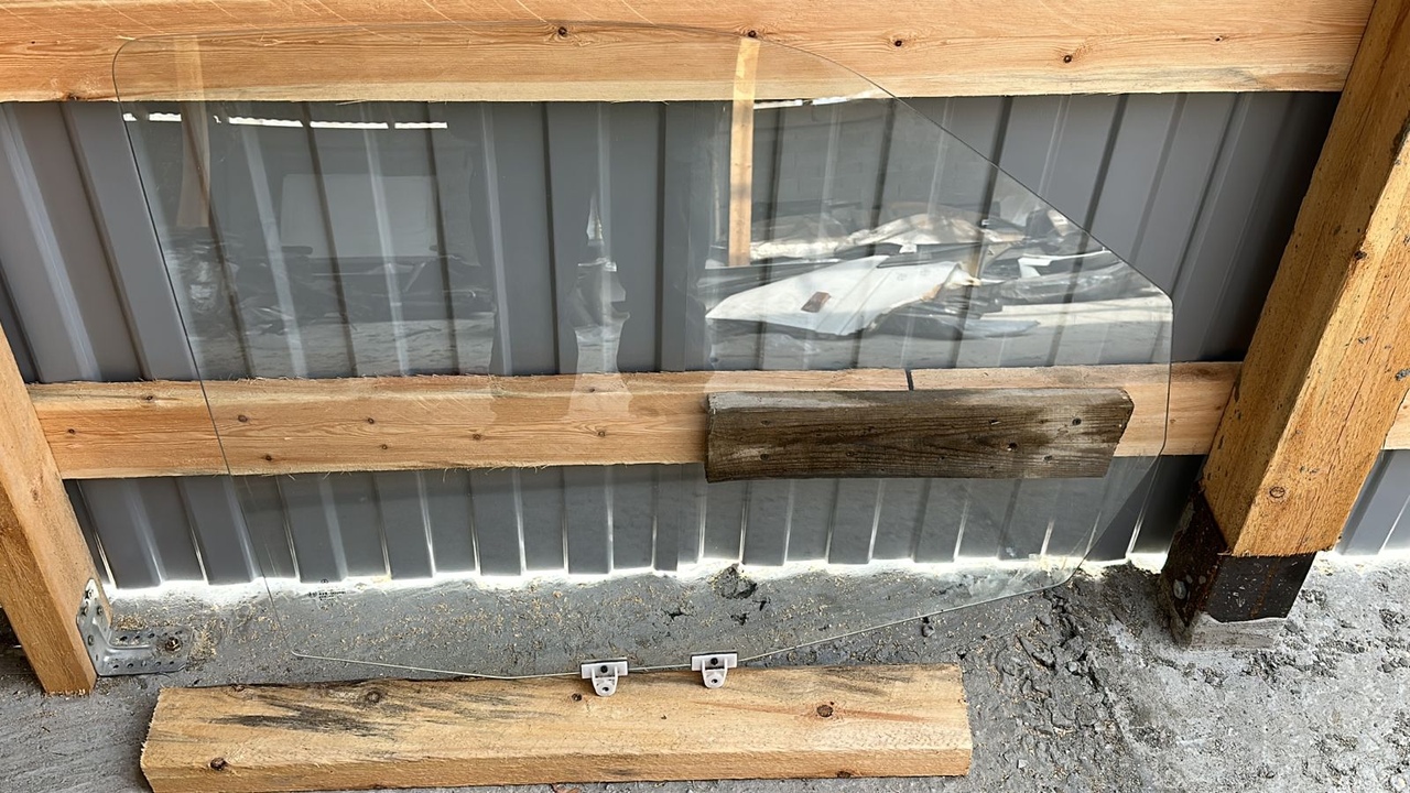 Стекло двери переднее правое Mercedes Vito/W638 1996-2003