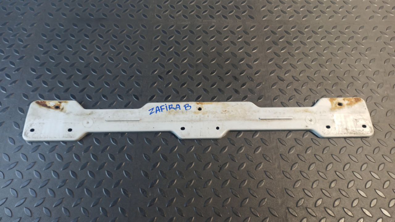 Кронштейн бампера передний Opel Zafira/B 2005-2014