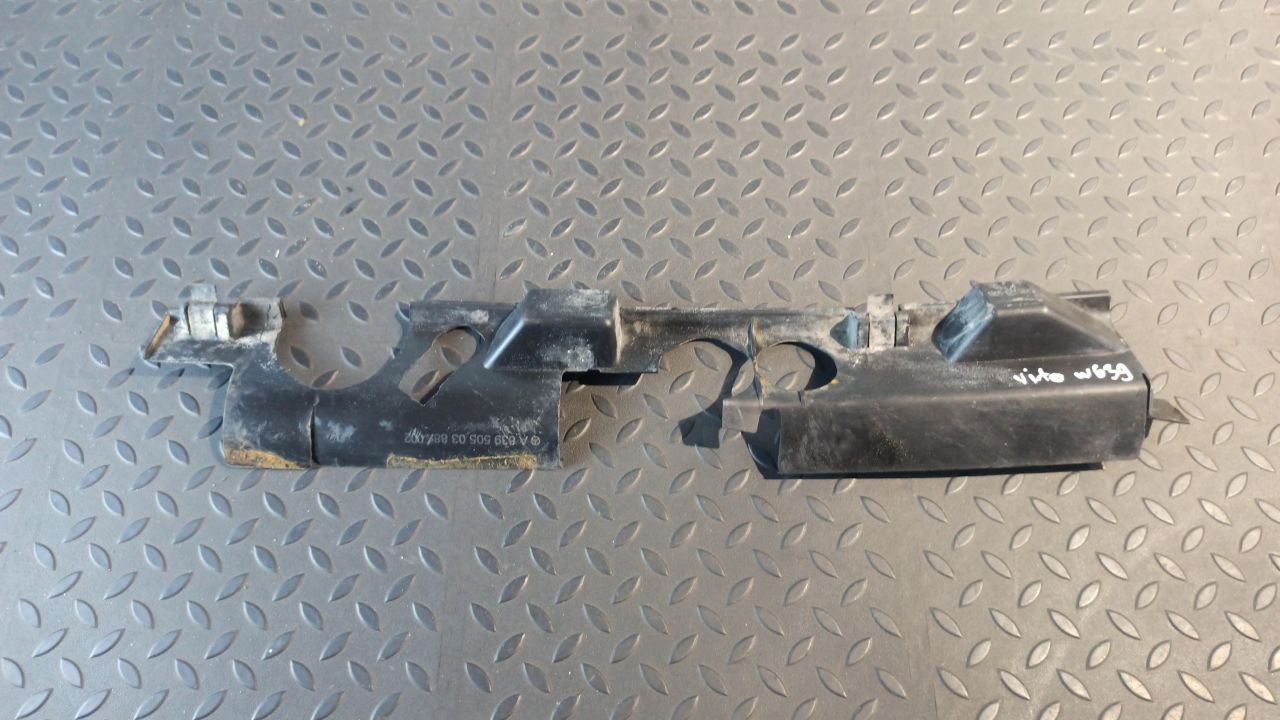 Уплотнитель воздуховода радиатора правый Mercedes Vito/W639 2003-2014