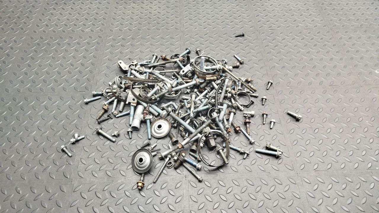 Болт двигателя Mercedes C/W203 2000-2008