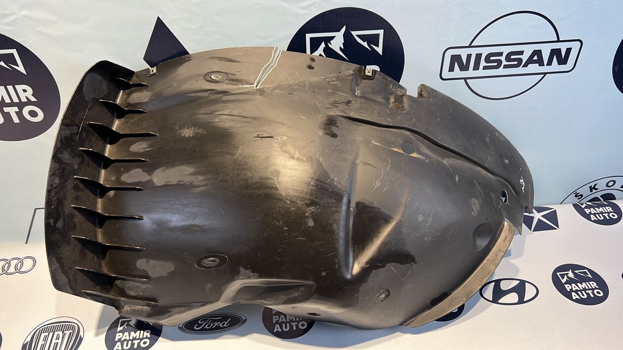 Локер (Подкрылок) передний правый Opel Vivaro/A 2001-2014