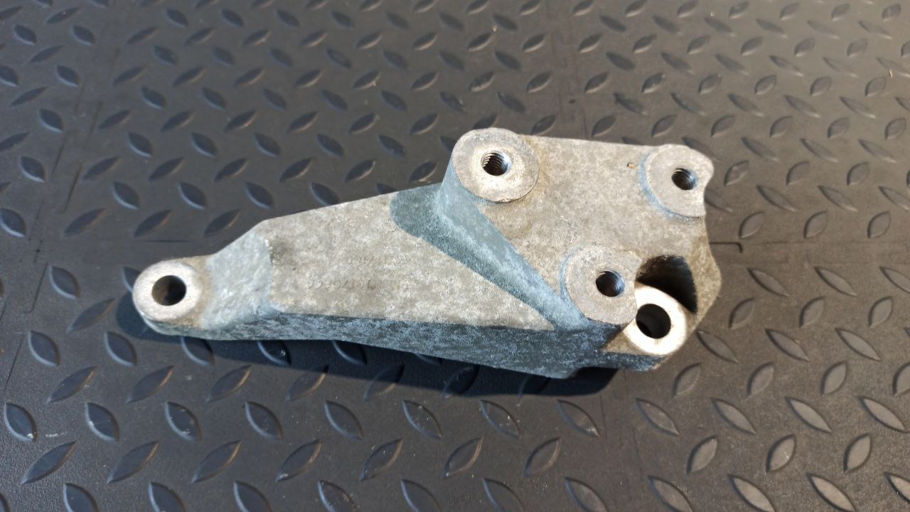 Кронштейн двигателя Opel Vectra/C 2002-2008