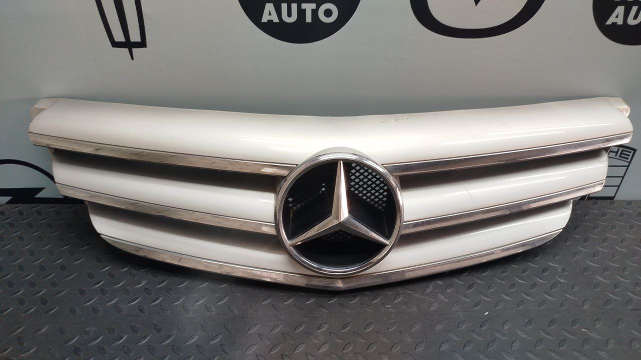 Решетка радиатора Mercedes B/W245 2005-2011