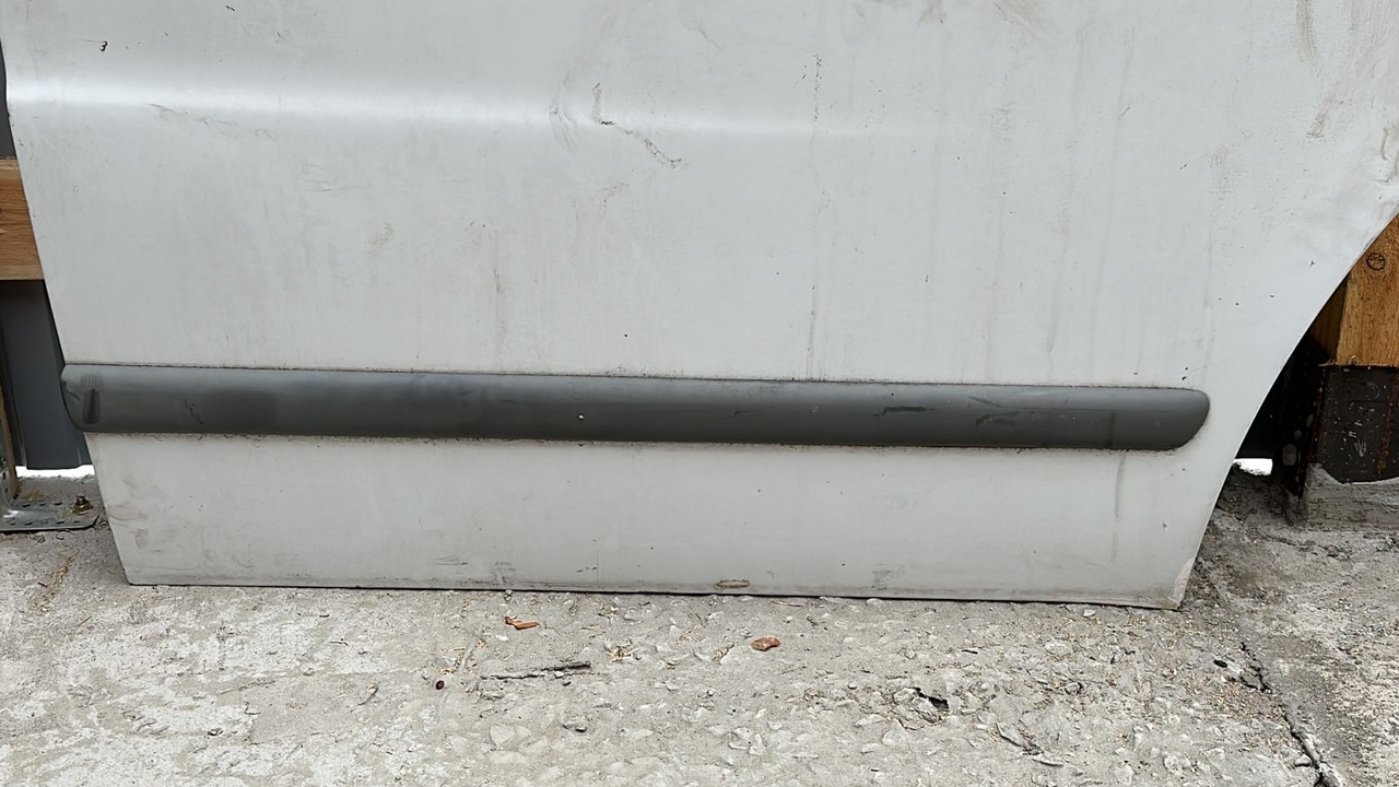 Молдинг двери передний правый Mercedes Vito/W638 1996-2003