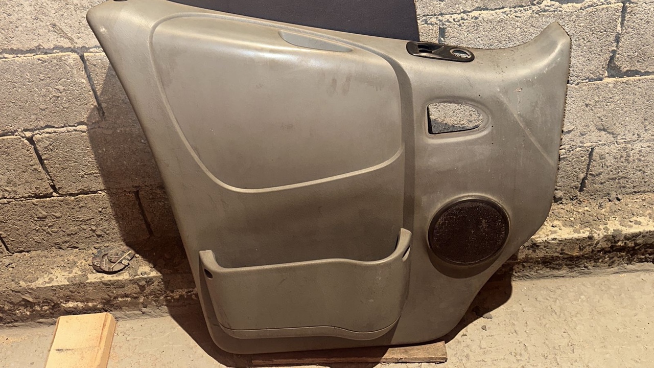 Обшивка двери передняя левая Opel Vivaro/A 2001-2014
