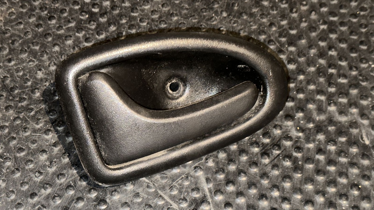 Ручка двери передняя левая Opel Vivaro/A 2001-2014