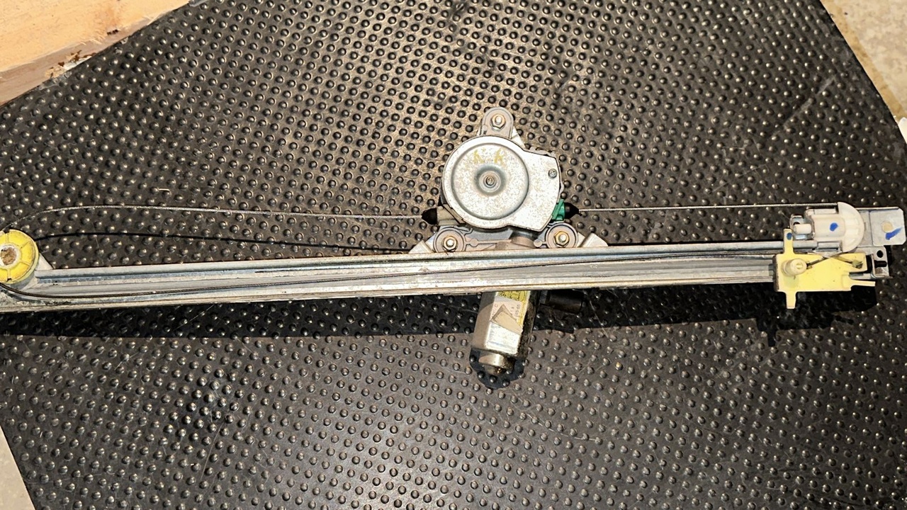 Стеклоподъёмник передний правый Opel Vivaro/A 2001-2014