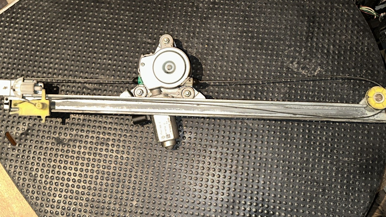 Стеклоподъёмник передний левый Opel Vivaro/A 2001-2014