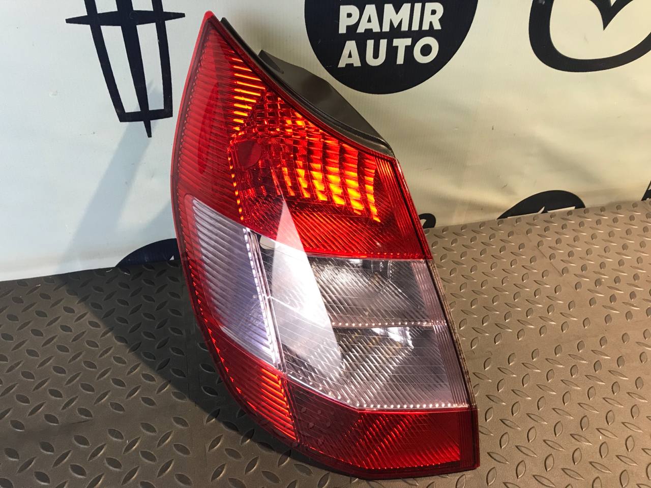 Фонарь задний левый Renault Scenic/2 2003-2009