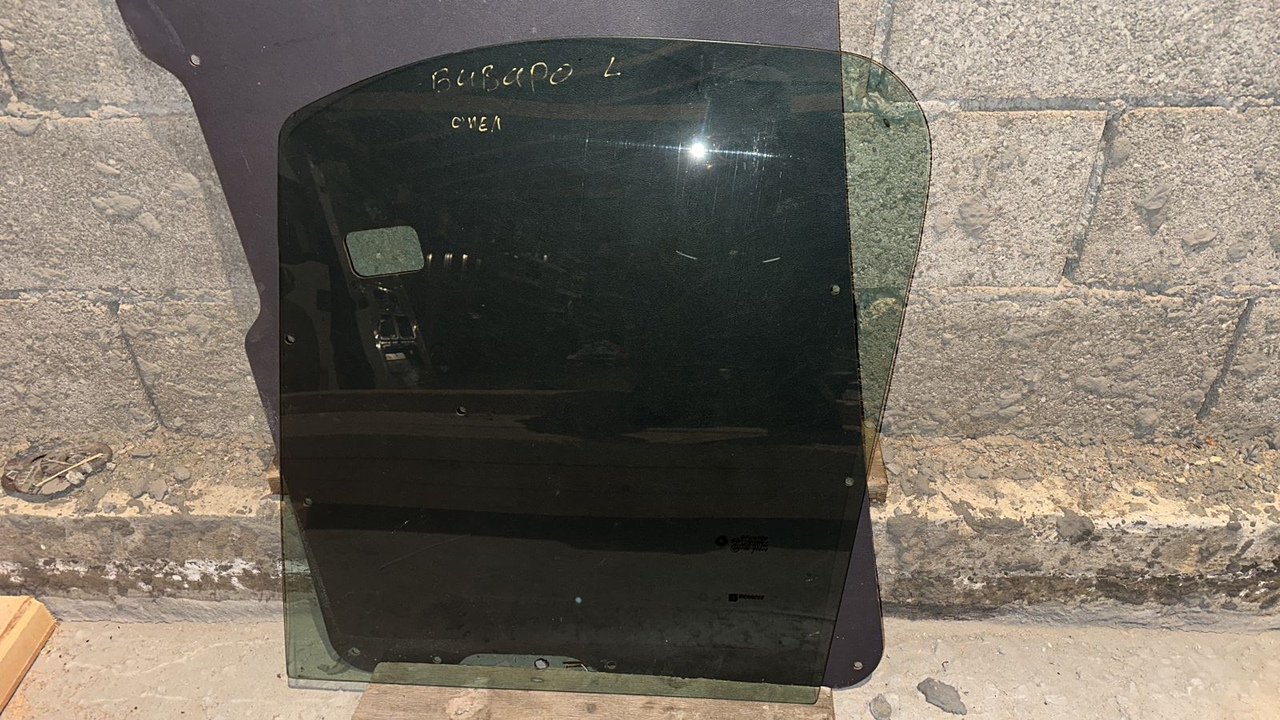 Стекло двери переднее левое Opel Vivaro/A 2001-2014